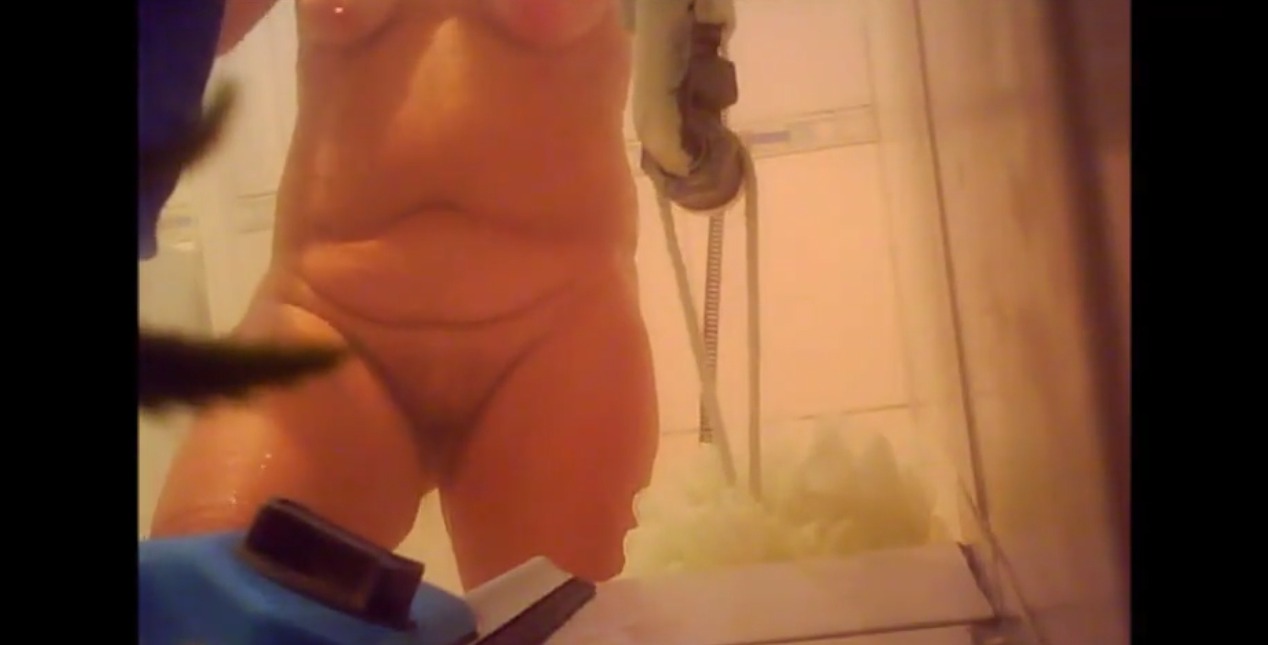 Порно жирная тетя в душе (Домашнее видео)